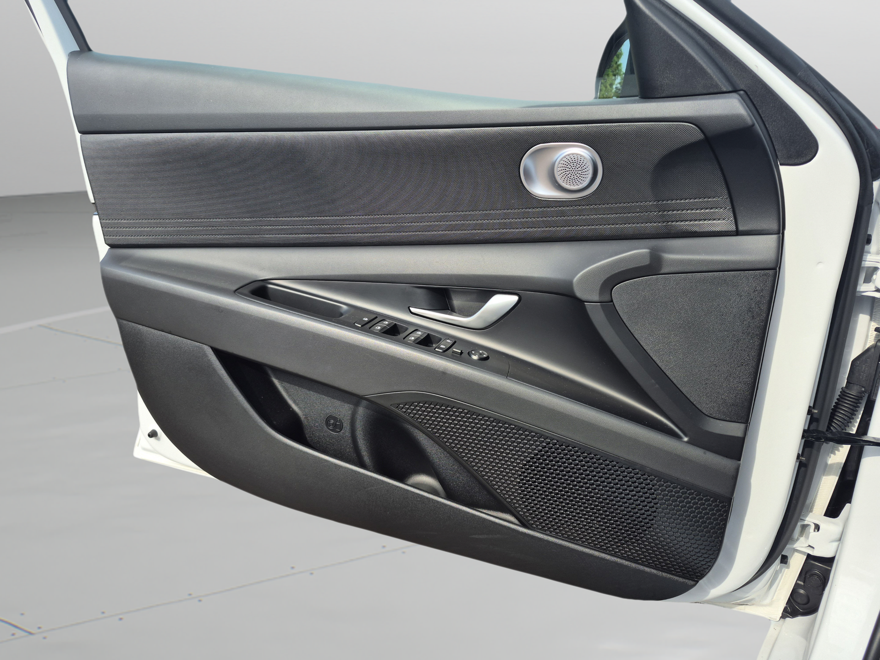 Certified 2025 Hyundai Elantra SE FWD image 21