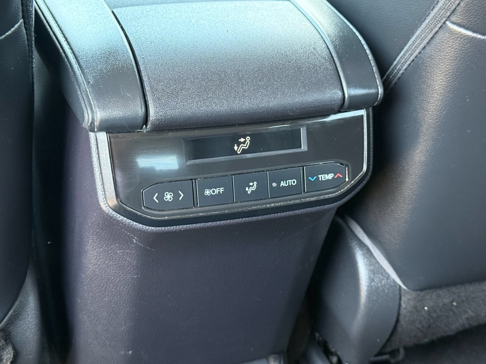 Used 2023 Toyota Highlander XLE FWD image 30