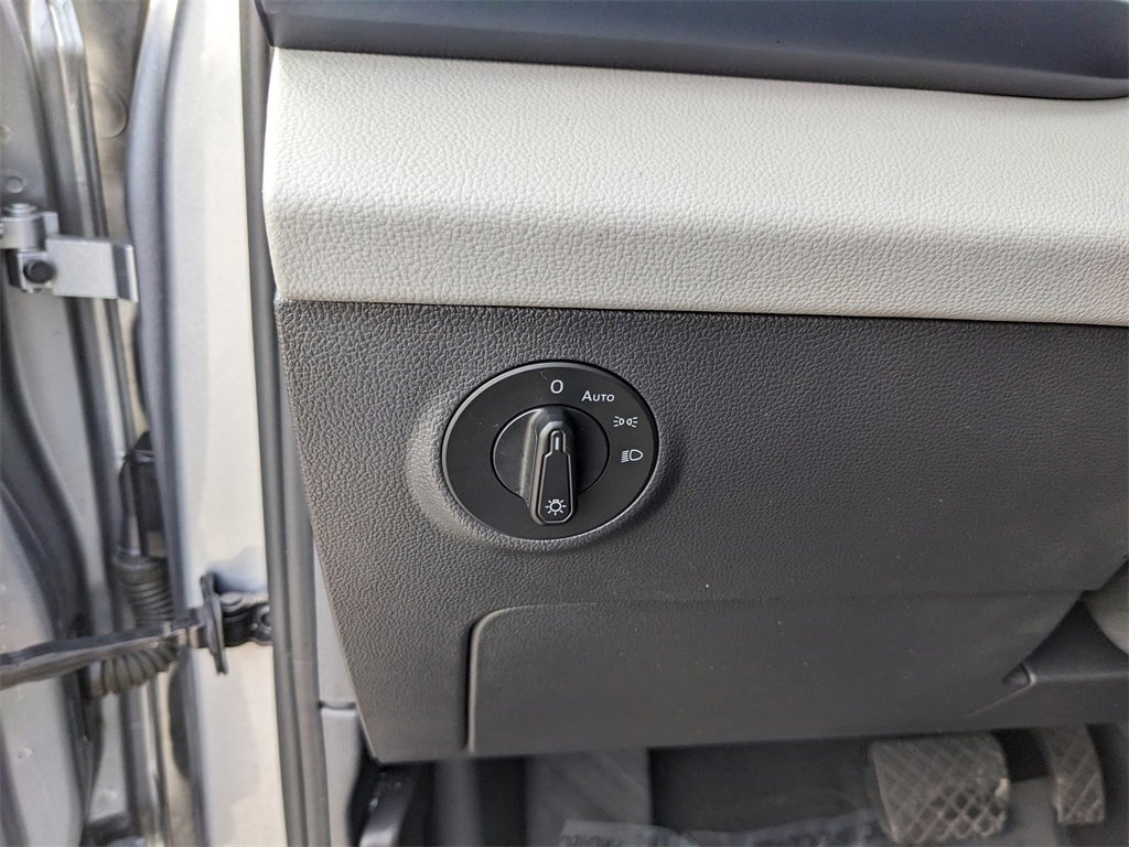 Certified 2023 Volkswagen Taos SE w/ Panoramic Sunroof Package image 30