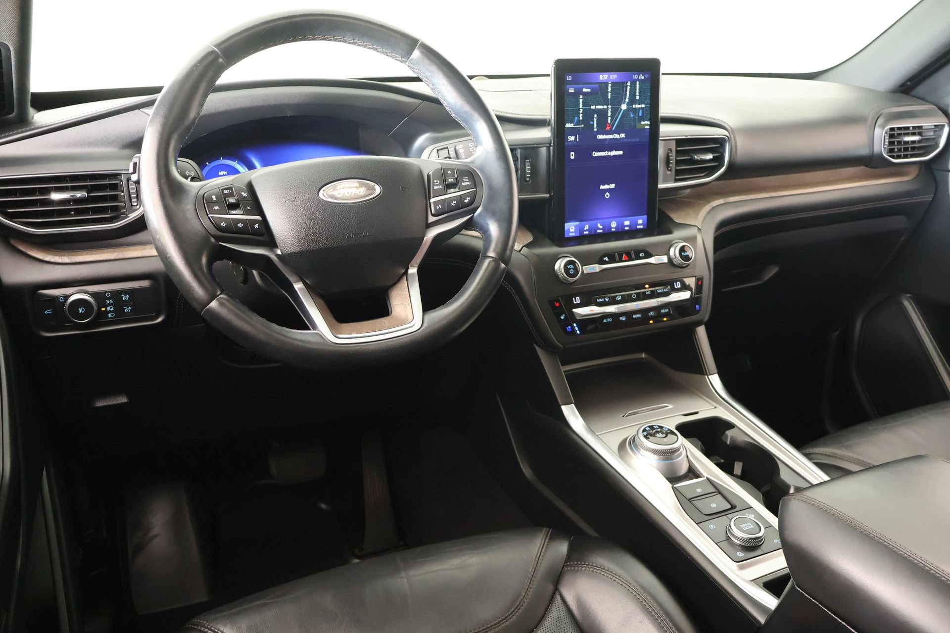 Used 2020 Ford Explorer Platinum w/ Premium Technology Package AWD/4WD image 2