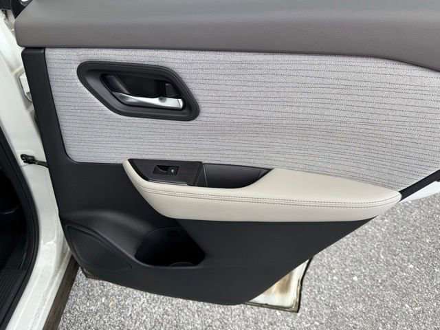 Used 2023 Nissan Rogue SV FWD image 18
