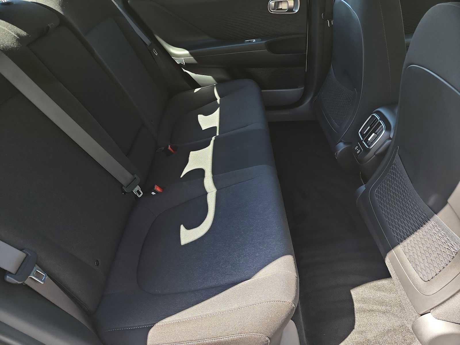 Used 2024 Hyundai Ioniq 6 SE RWD image 17