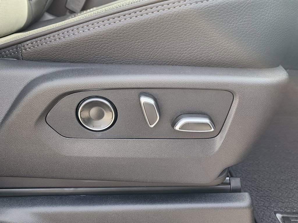 New 2026 GMC Sierra 3500 Denali w/ LPO, Black Badging Package image 42