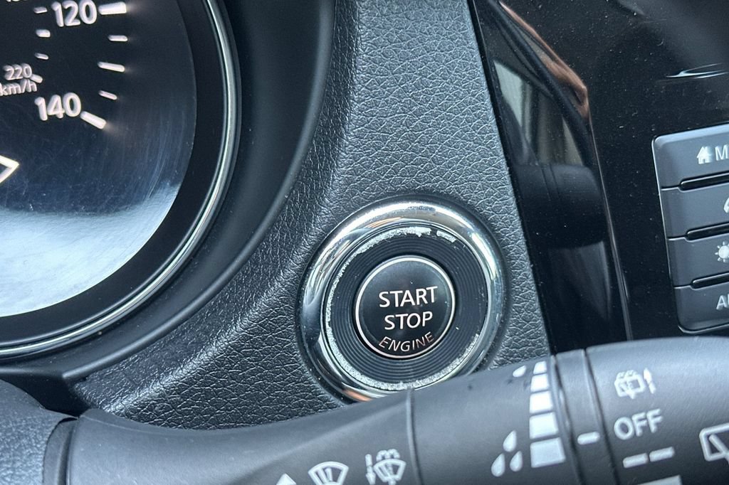 Used 2020 Nissan Rogue SV FWD image 21