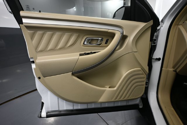 Used 2018 Ford Taurus SE FWD image 13