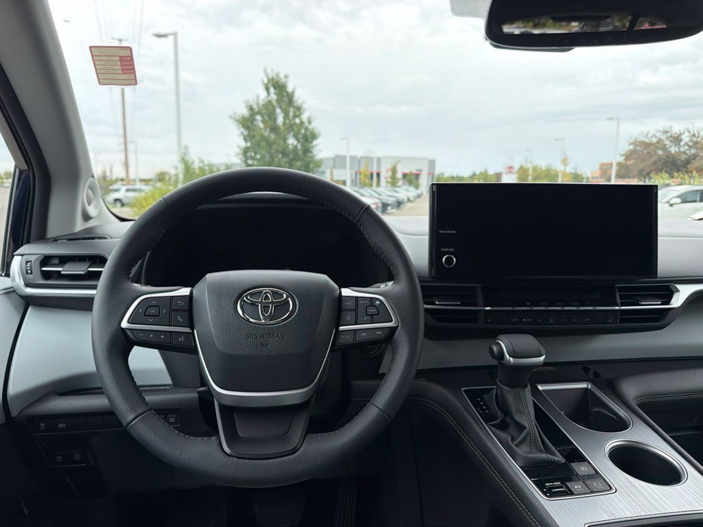 Used 2026 Toyota Sienna XLE AWD/4WD image 22