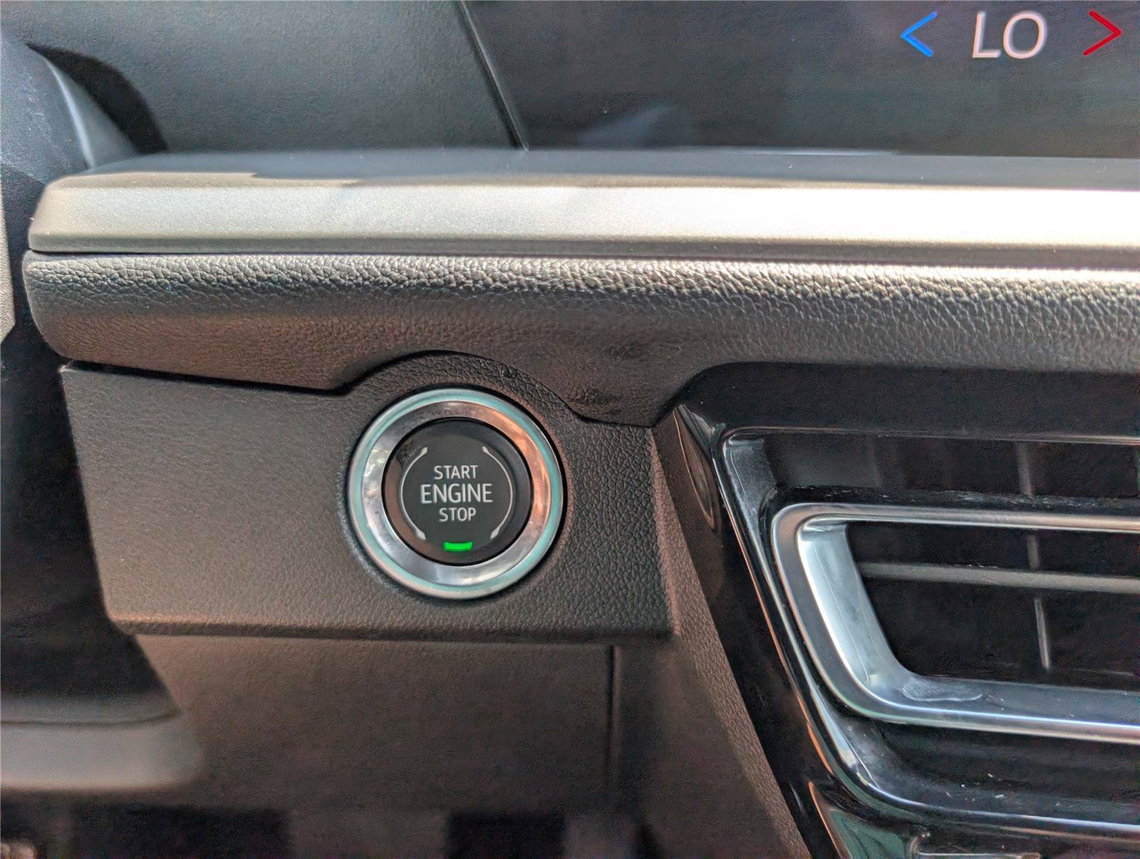 Used 2025 Chevrolet Traverse LT FWD image 28