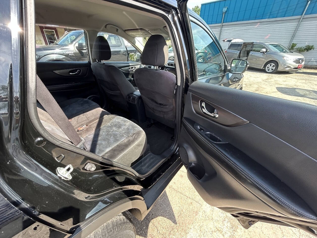 Used 2015 Nissan Rogue S AWD/4WD image 8