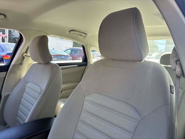 Used 2019 Ford Fusion SE FWD image 18