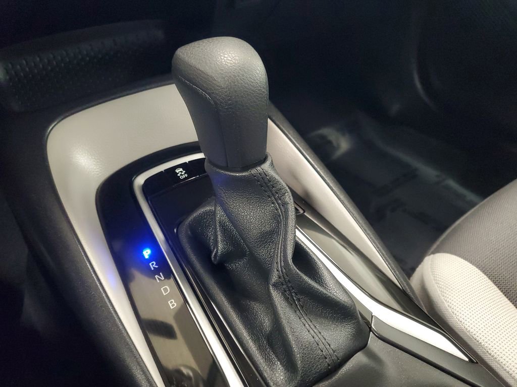 Used 2025 Toyota Corolla LE image 28