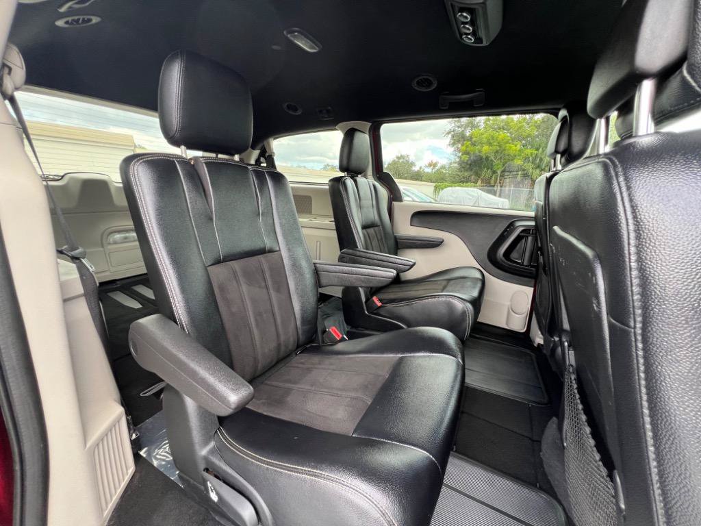 Used 2020 Dodge Grand Caravan SXT FWD image 23