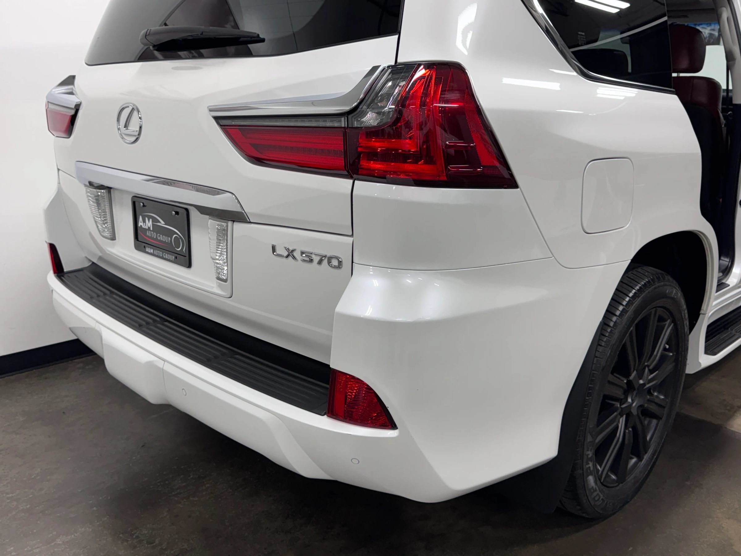 Used 2016 Lexus LX 570 4WD w/ Luxury Package image 20