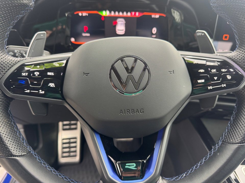 Used 2024 Volkswagen Golf R 2.0T image 37