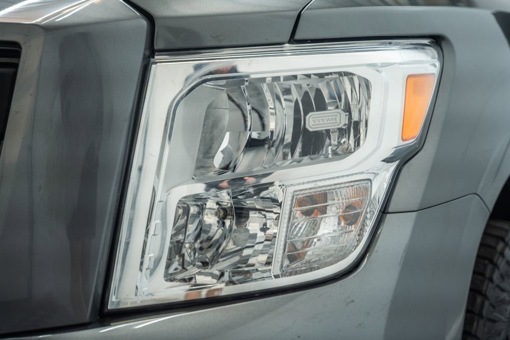 Used 2022 Nissan Titan SV w/ SV Convenience Package image 12