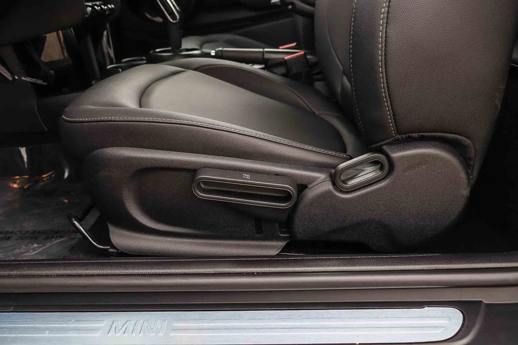 Used 2024 MINI Cooper 2-Door Hardtop FWD image 33