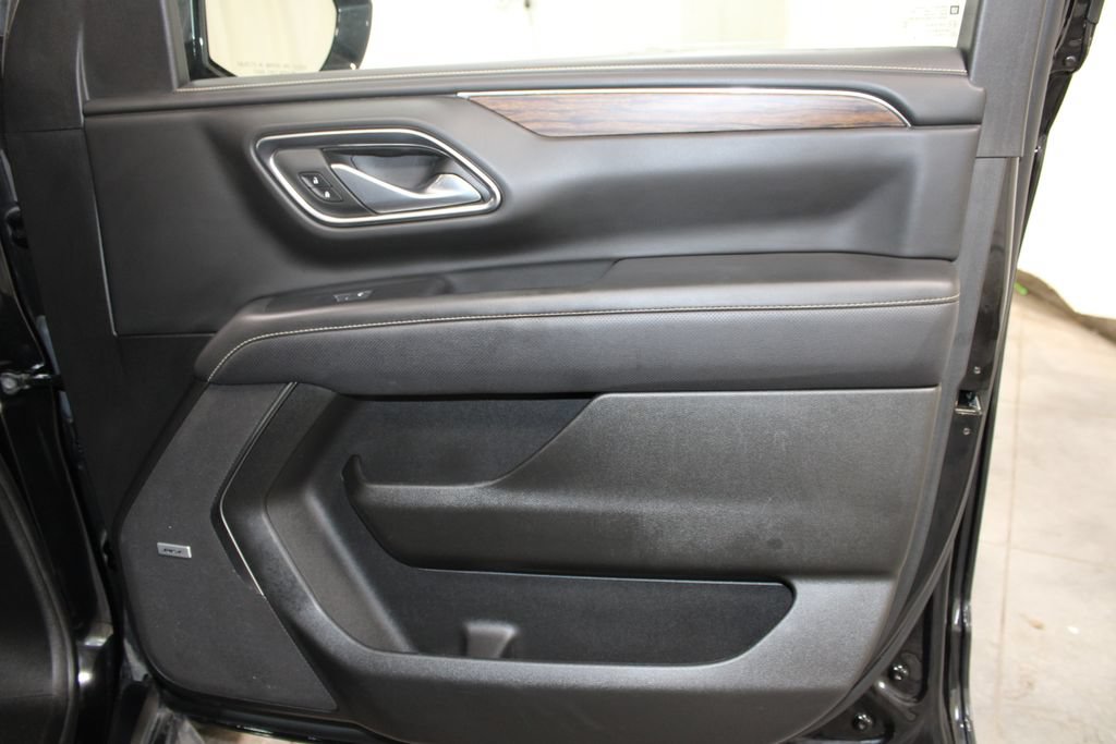 Used 2024 Chevrolet Suburban Premier AWD/4WD image 36