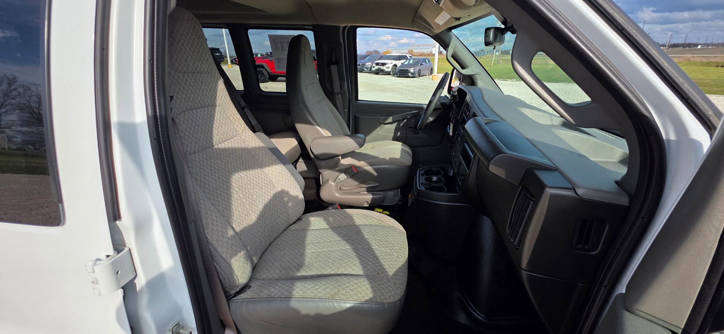 Used 2024 Chevrolet Express 3500 LT w/ LT Preferred Equipment Group image 10