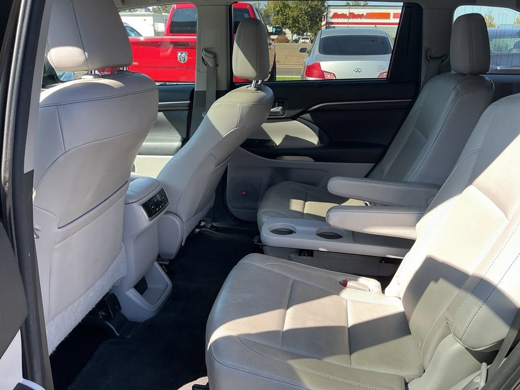 Used 2016 Toyota Highlander Limited AWD/4WD image 9