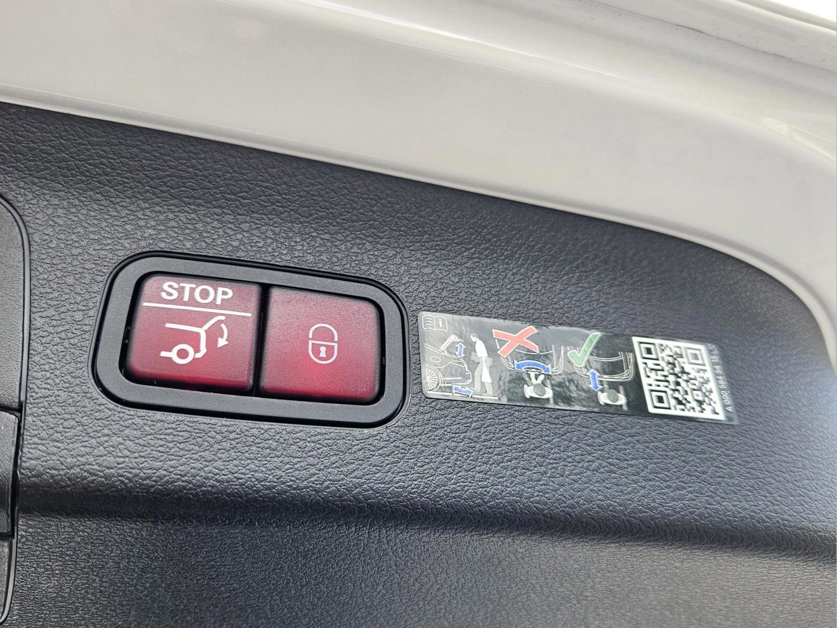 Used 2025 Mercedes-Benz GLS 450 4MATIC image 14