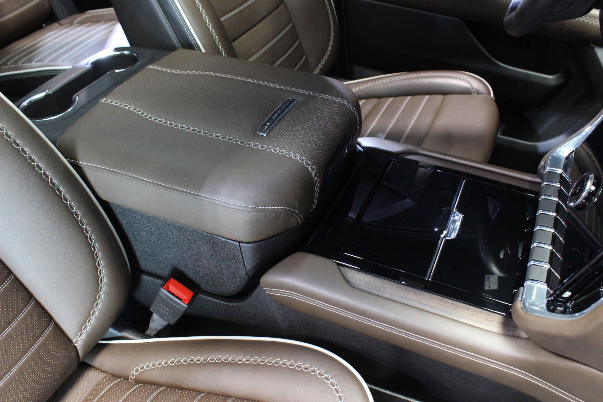 Used 2025 GMC Yukon Denali Ultimate w/ LPO, Floor Liner Package AWD/4WD image 62