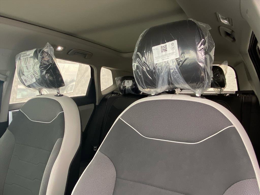 New 2026 Volkswagen Taos SE image 5