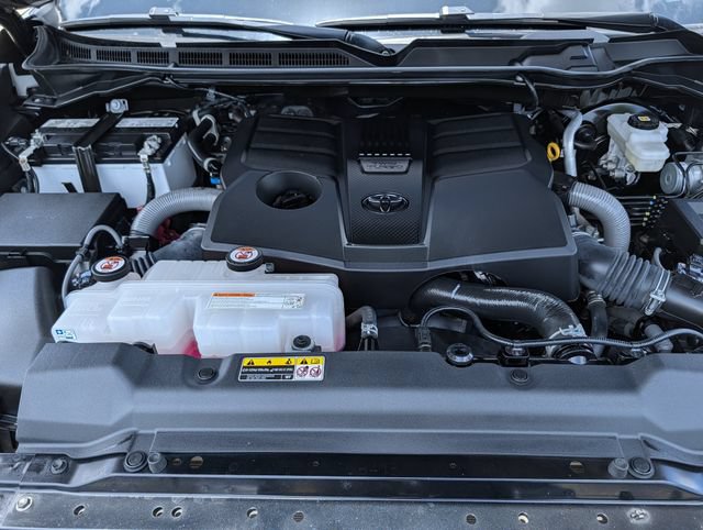 Used 2025 Toyota Tundra SR AWD/4WD image 32
