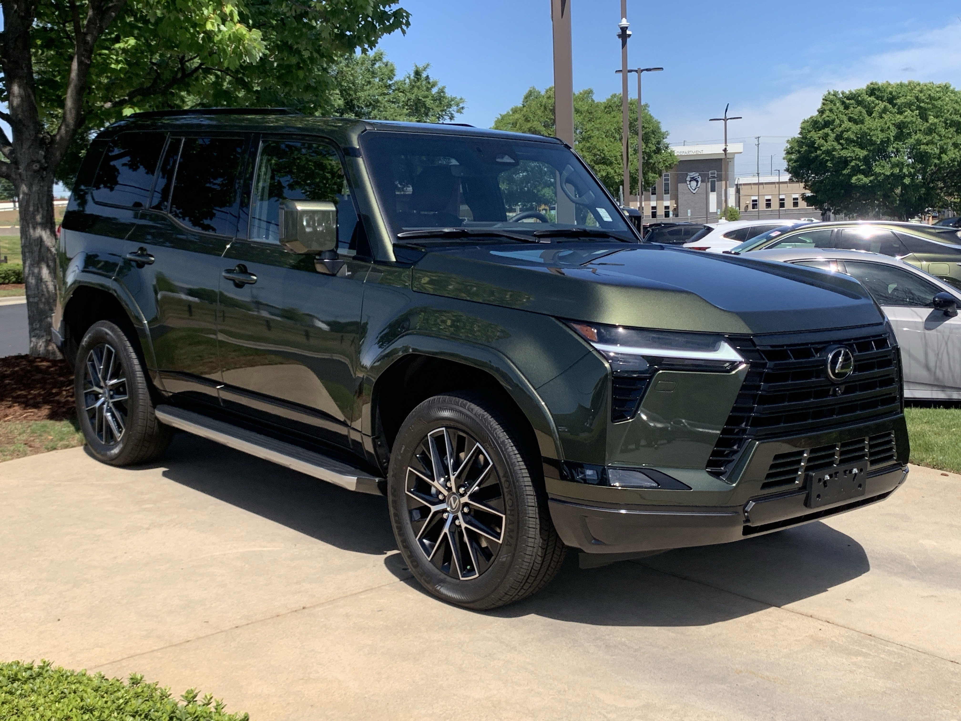 Used 2026 Lexus GX 550 AWD/4WD image 2