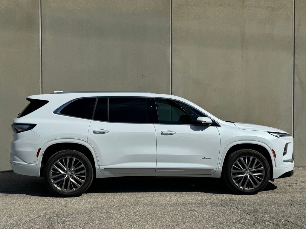 Used 2026 Buick Enclave Avenir w/ Super Cruise Package image 2