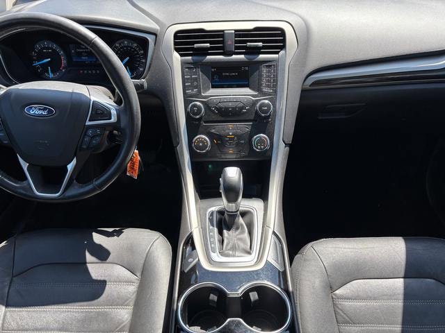 Used 2015 Ford Fusion SE FWD image 17