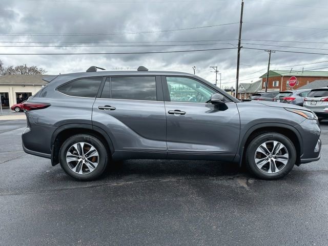 Used 2024 Toyota Highlander XLE image 9