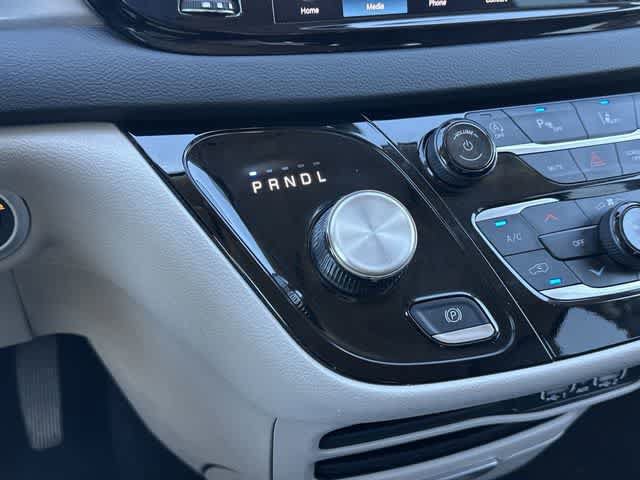 Used 2024 Chrysler Pacifica Touring-L FWD image 27