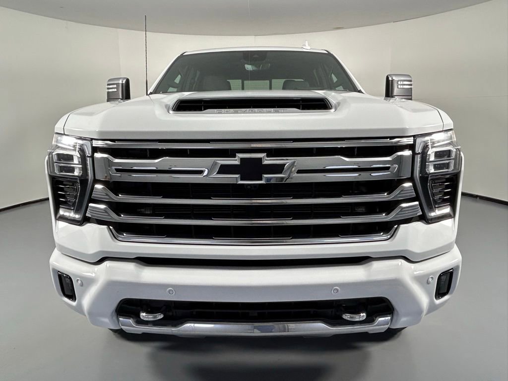 Used 2024 Chevrolet Silverado 2500 High Country w/ High Country Premium Package image 2