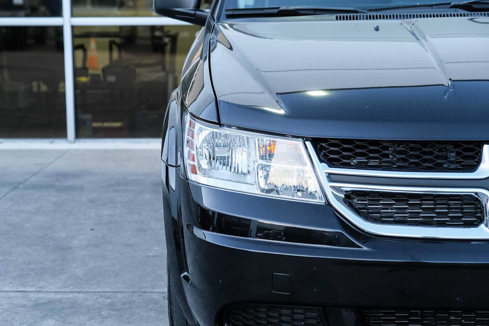 Used 2020 Dodge Journey SE FWD image 3