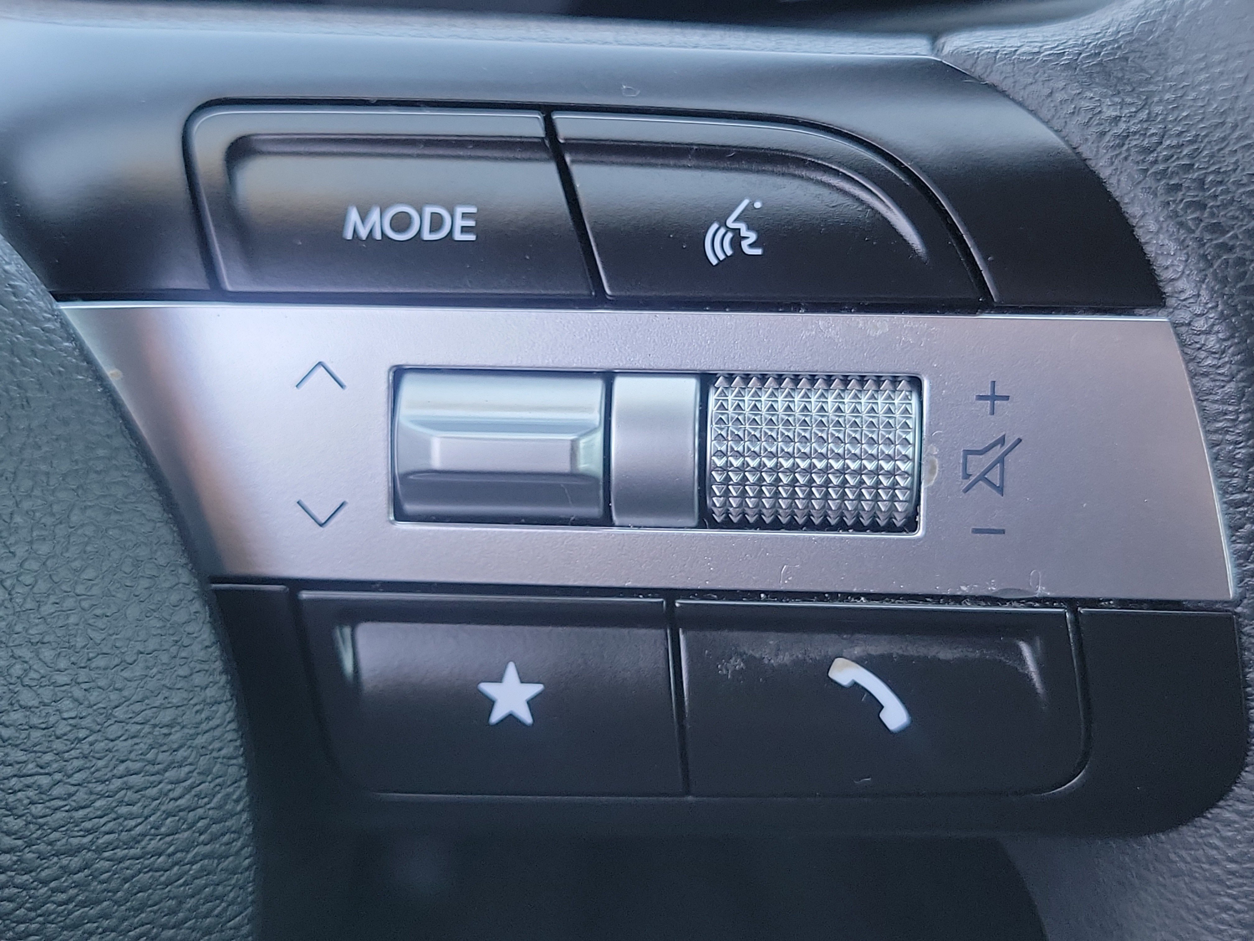 Certified 2025 Hyundai Santa Cruz SEL FWD image 9
