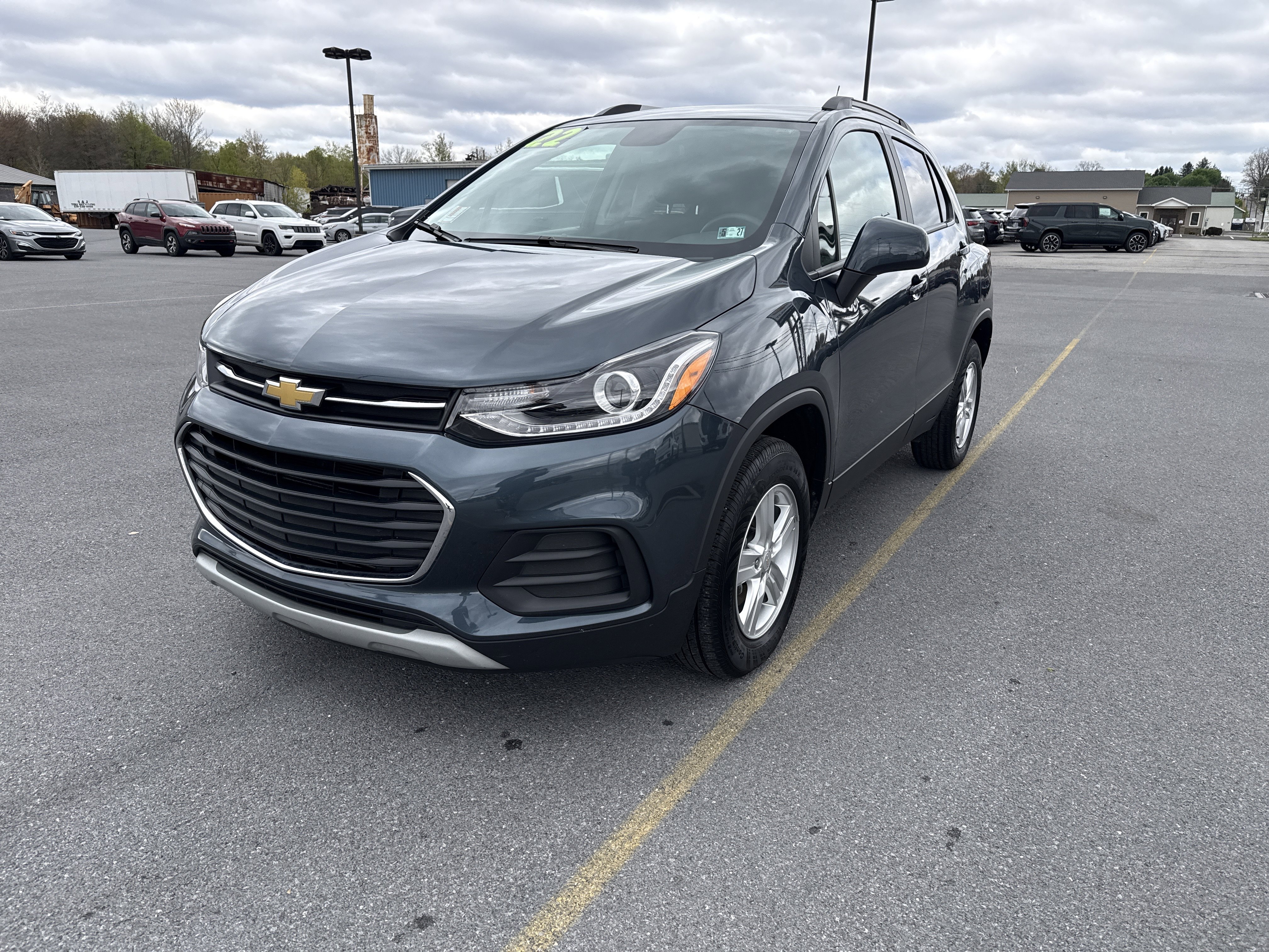 Used 2022 Chevrolet Trax LT w/ LT Convenience Package AWD/4WD image 8