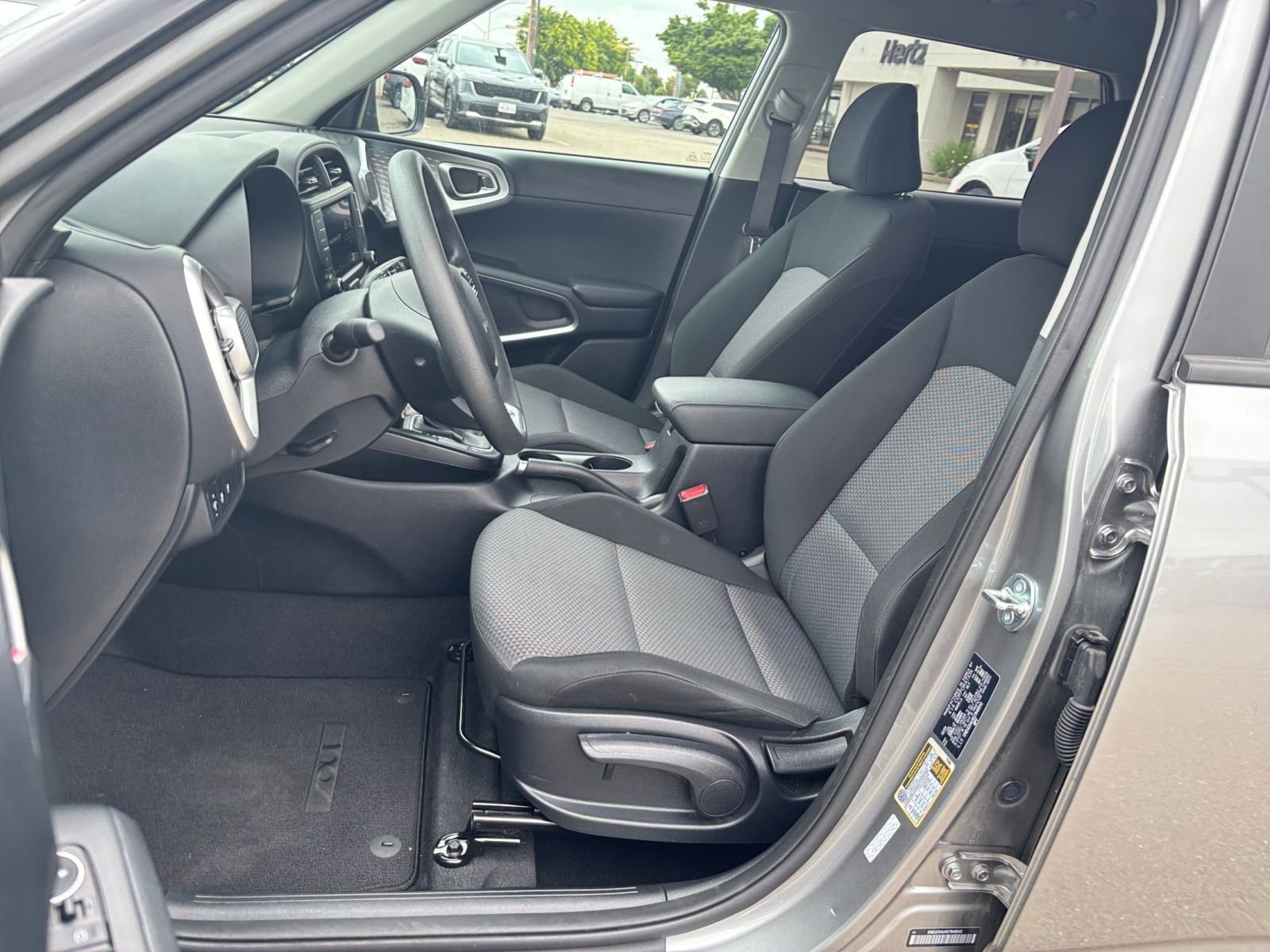 Used 2025 Kia Soul LX w/ LX Technology Package FWD image 36