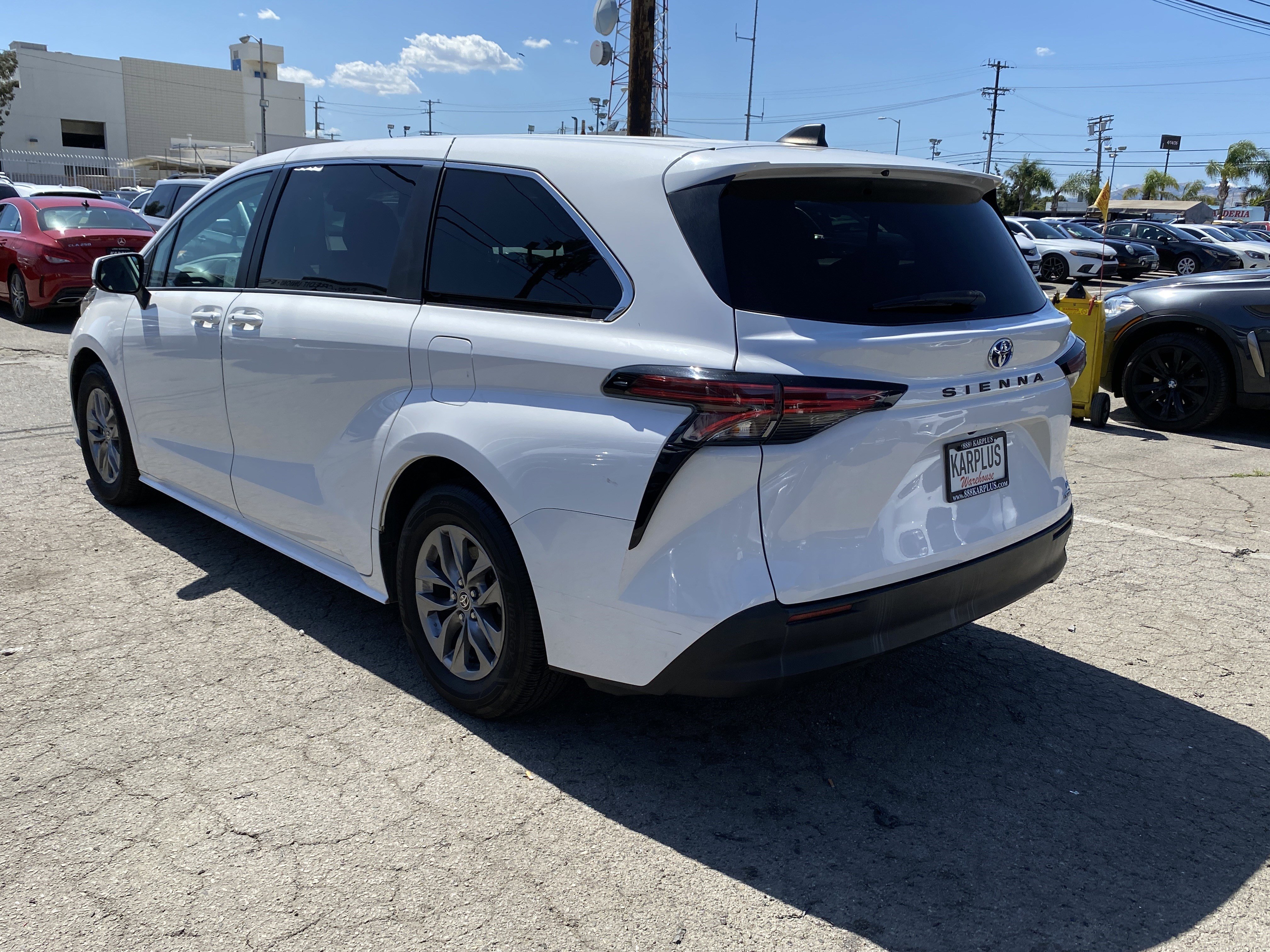 Used 2021 Toyota Sienna LE image 9