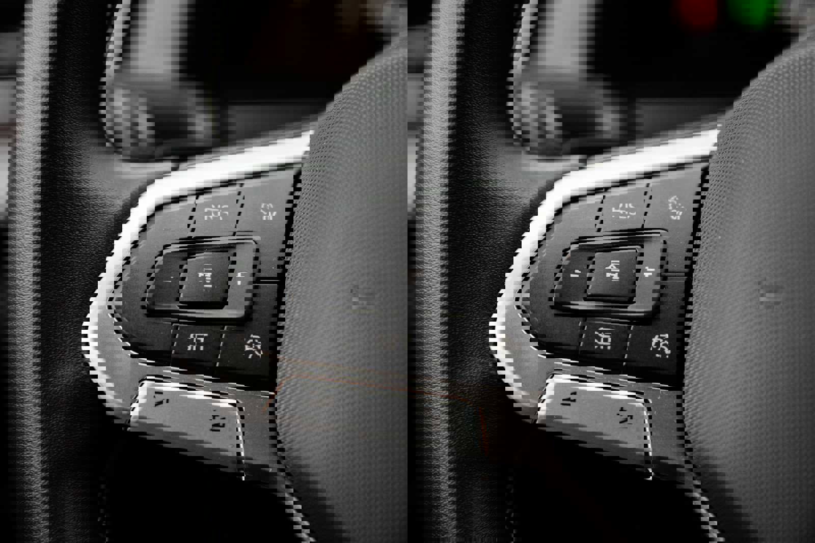 Used 2025 Volkswagen Atlas SE image 20