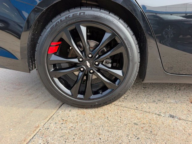 Used 2018 Chevrolet Malibu LT w/ Redline Edition FWD image 12
