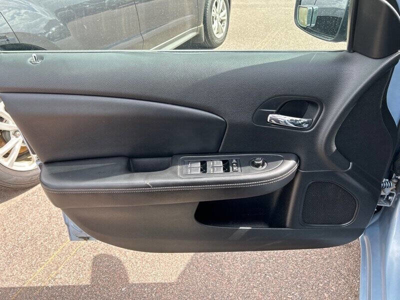 Used 2012 Chrysler 200 Limited FWD image 11