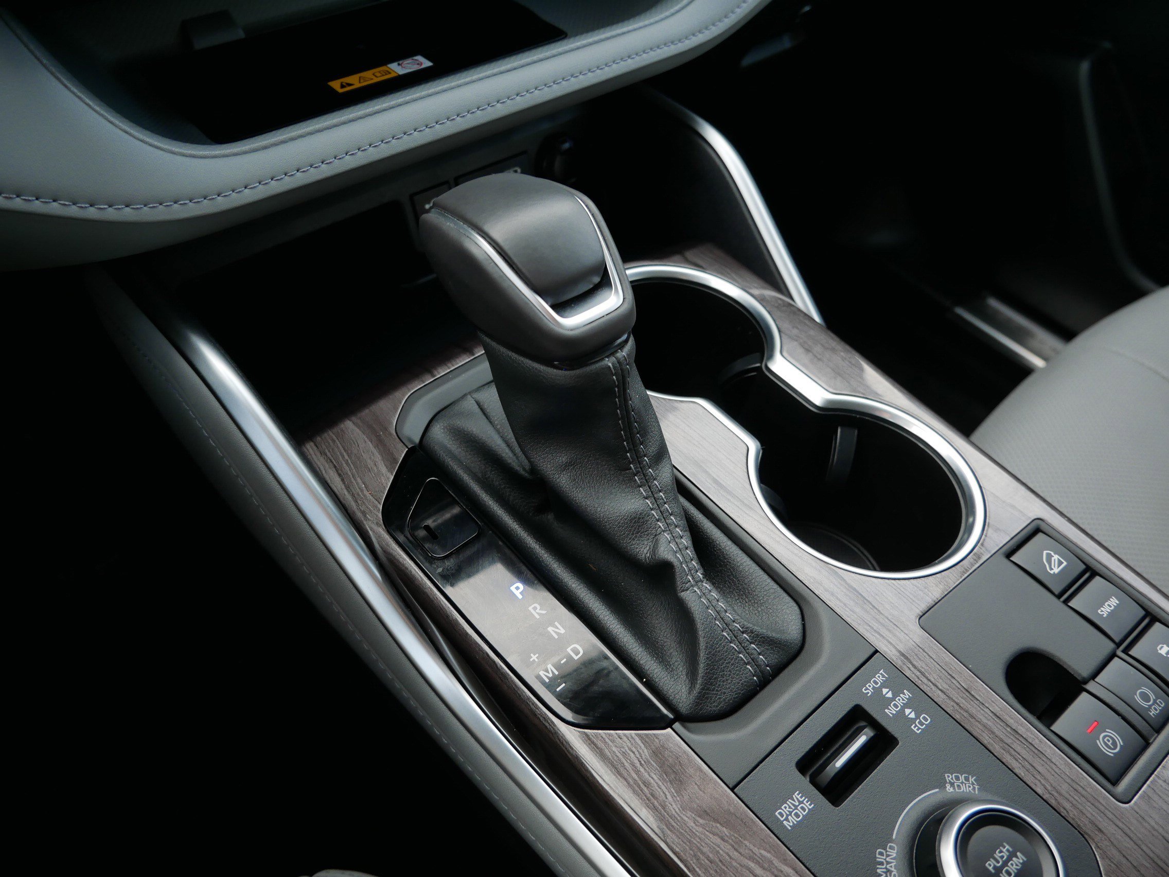 Used 2024 Toyota Highlander Limited image 24