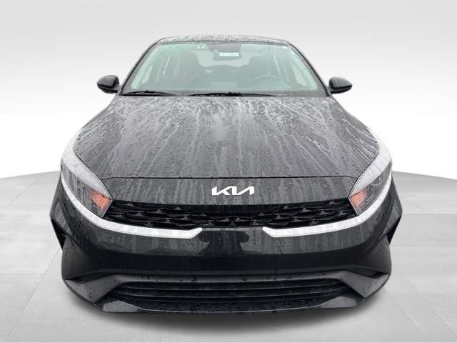 Used 2023 Kia Forte LXS image 4
