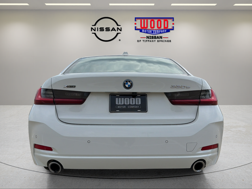 Used 2023 BMW 330e xDrive w/ Driving Assistance Package AWD/4WD image 3