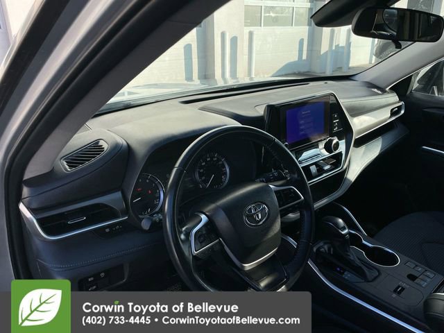 Used 2023 Toyota Highlander LE image 11