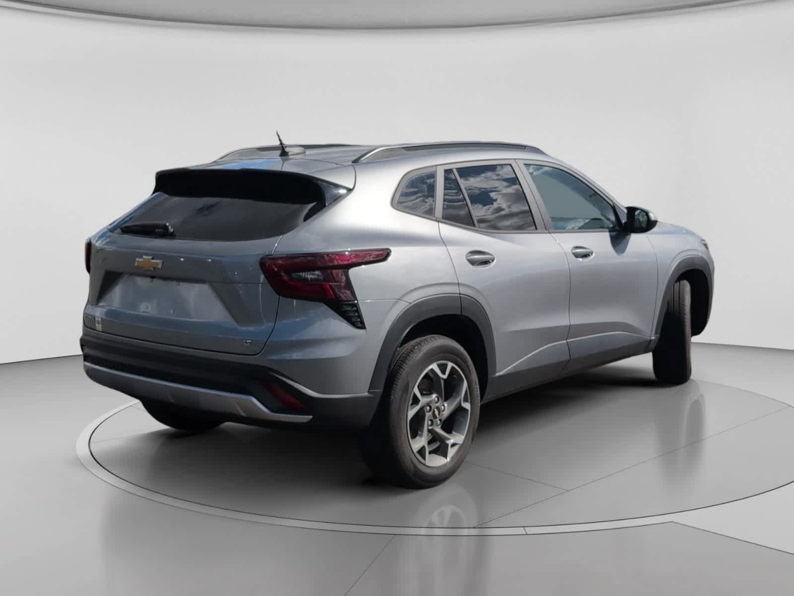Used 2025 Chevrolet Trax LT FWD image 7