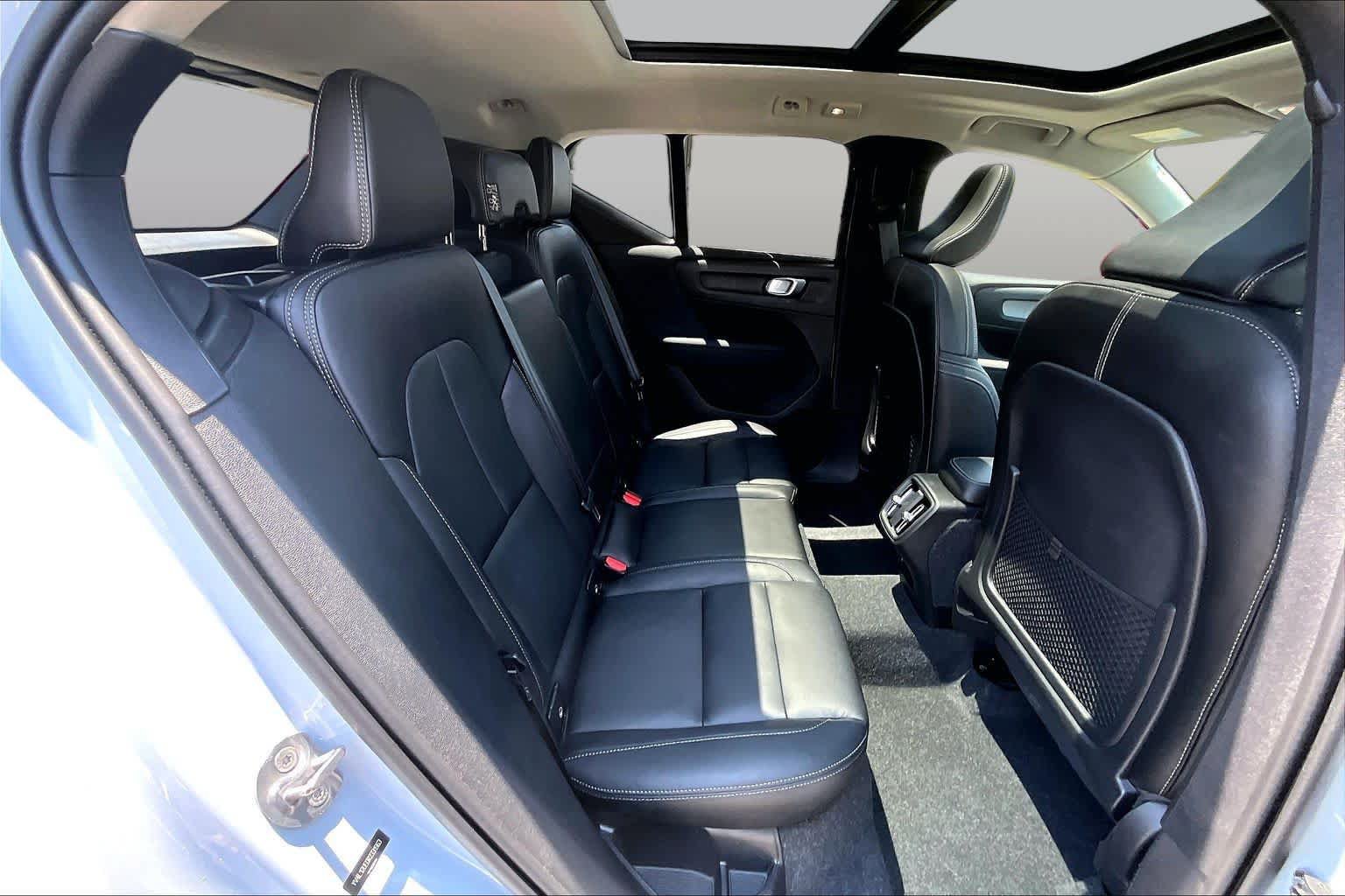 Used 2024 Volvo XC40 B5 Plus AWD/4WD image 19