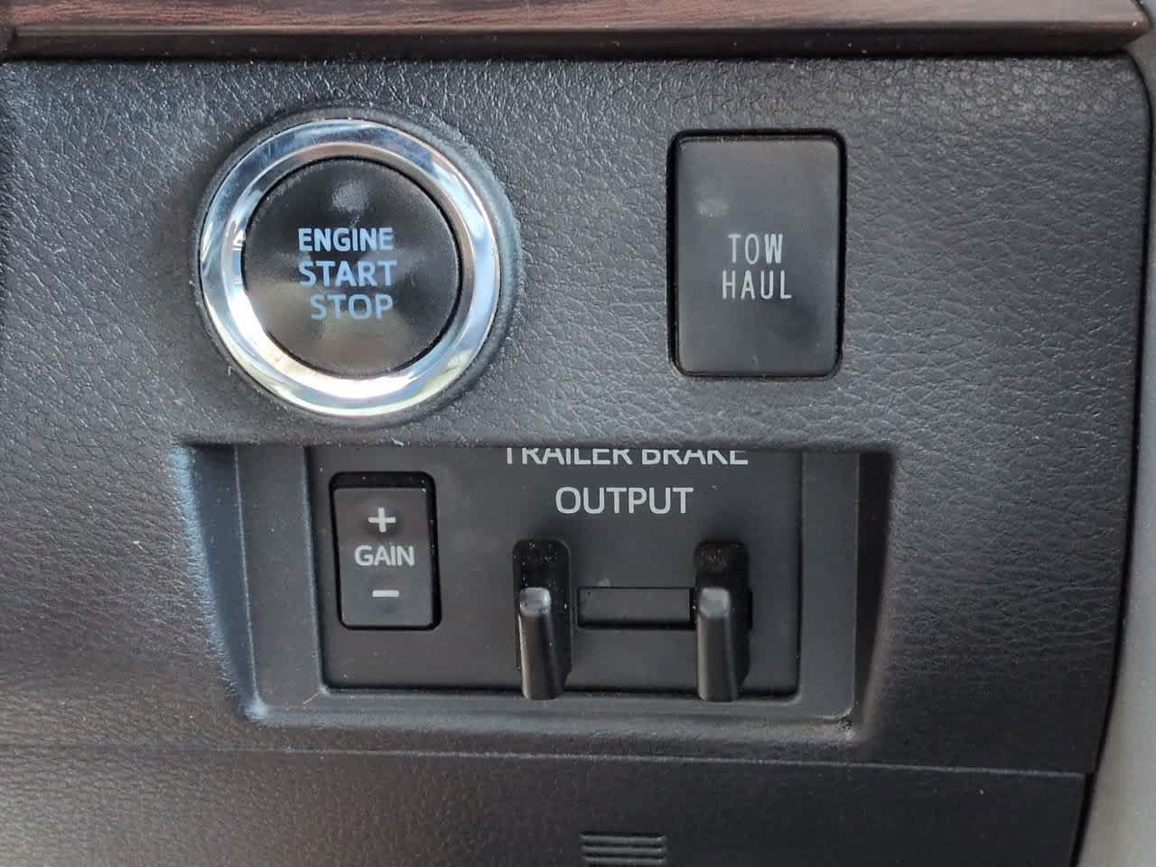 Used 2020 Toyota Tundra Limited w/ Limited Premium Package AWD/4WD image 28