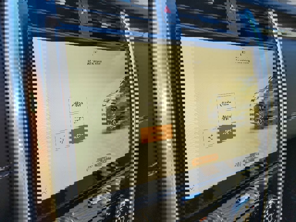 New 2024 Land Rover Discovery Metropolitan Edition image 34