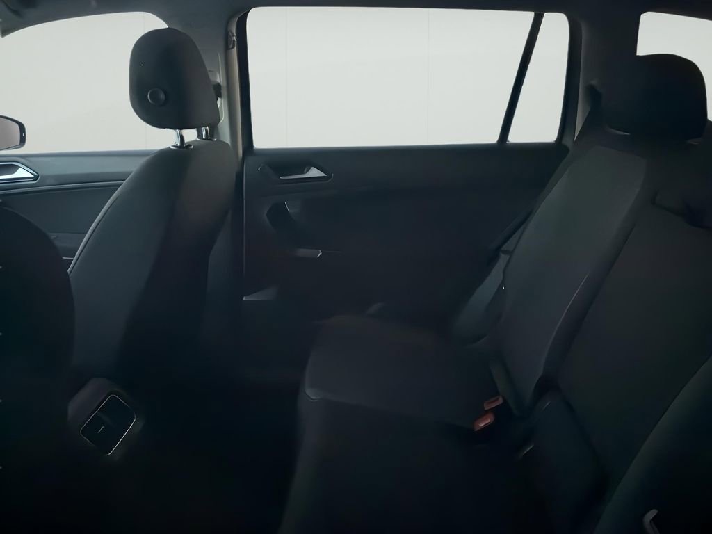 Used 2018 Volkswagen Tiguan S image 12