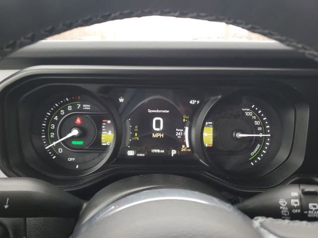 Used 2025 Jeep Wrangler Unlimited Sahara AWD/4WD image 25